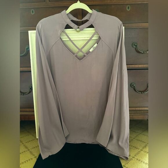 Entro deep lavendar rayon tunic with cutouts  at neckline bell sleeves NWT L - Picture 1 of 14